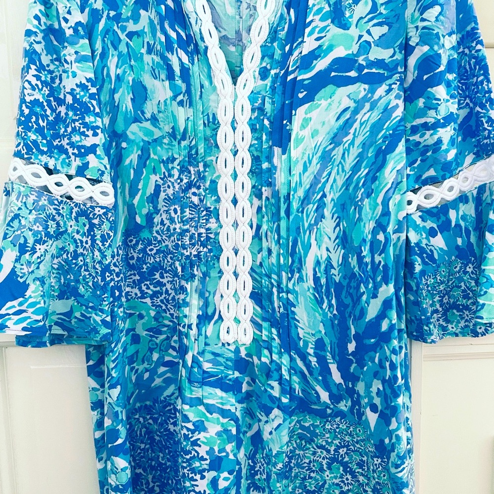 Lilly Pulitzer blue print lightweight dress with white trim and bell sleeves